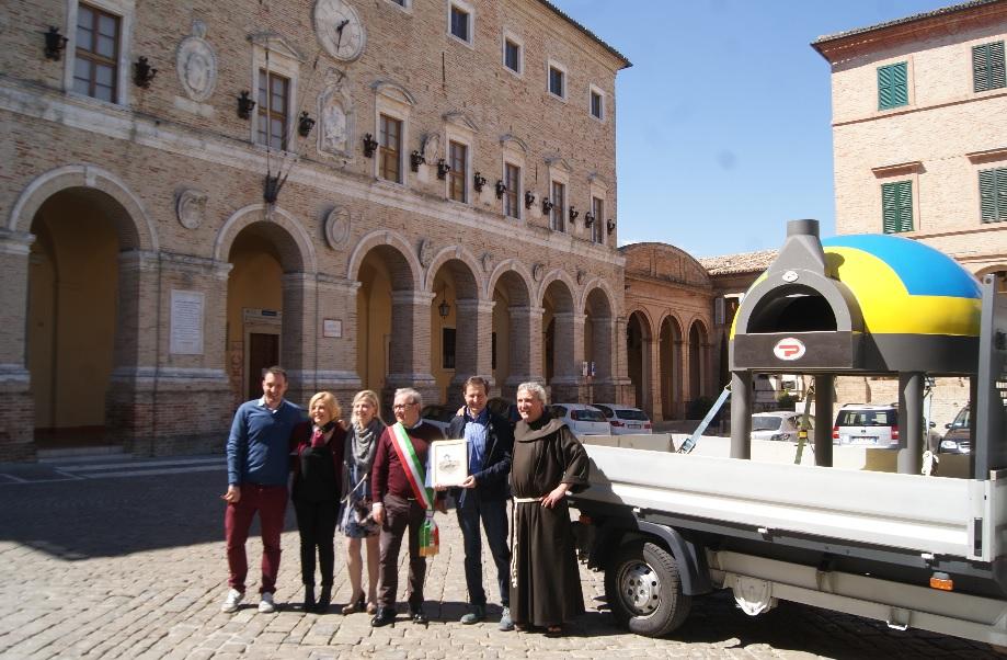 Treia, donato un grande forno per pizza dall’Associazione Regina Elena