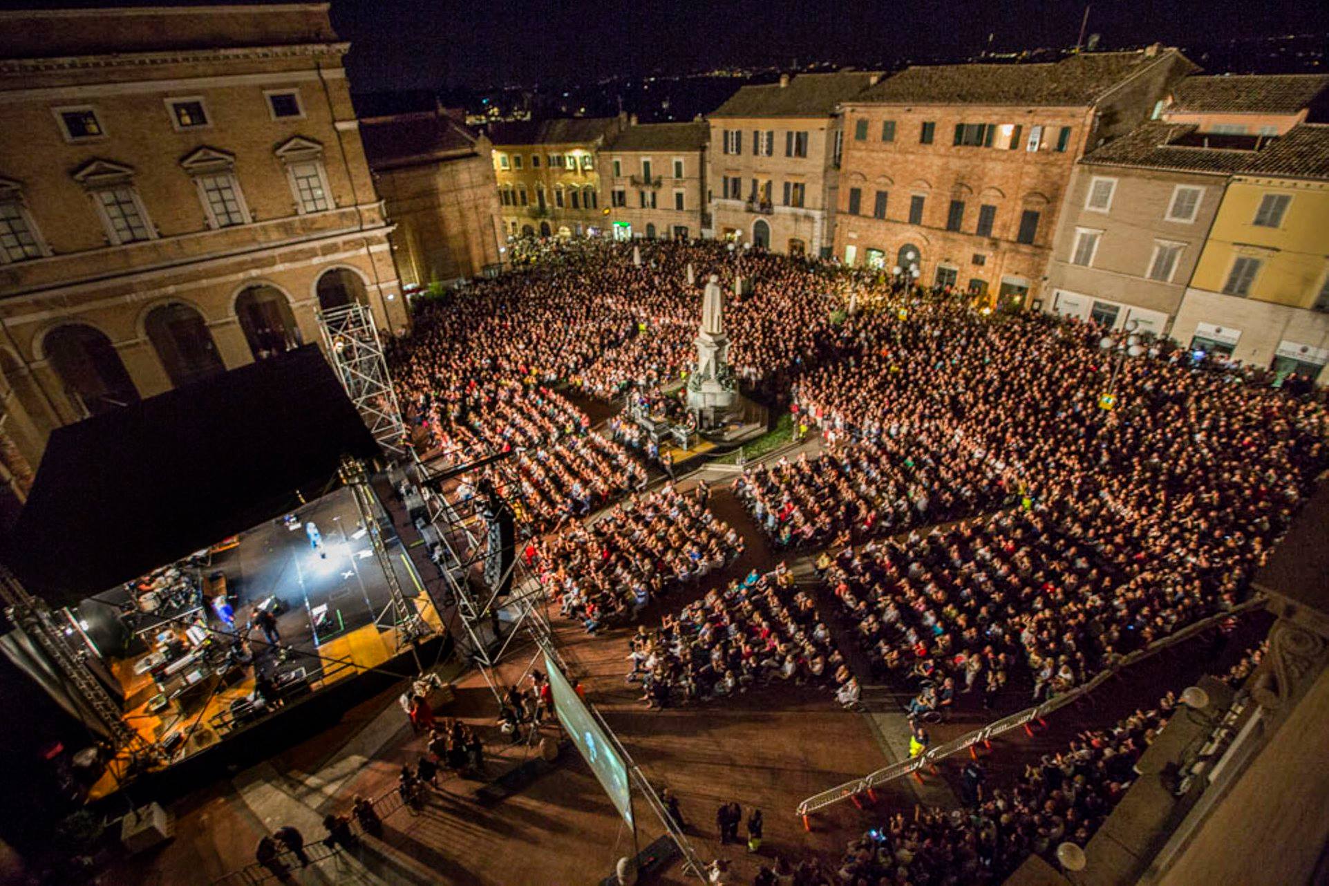 Recanati, Lunaria 2018 chiude con Lo Stato Sociale