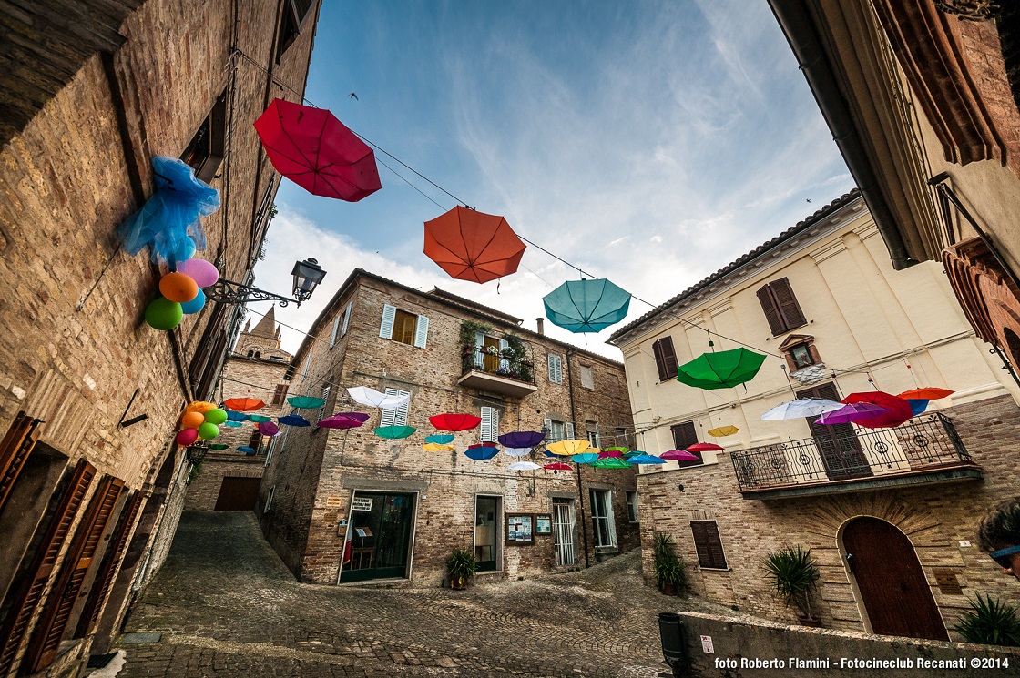 Montecassiano, con Svicolando si colora il borgo medievale