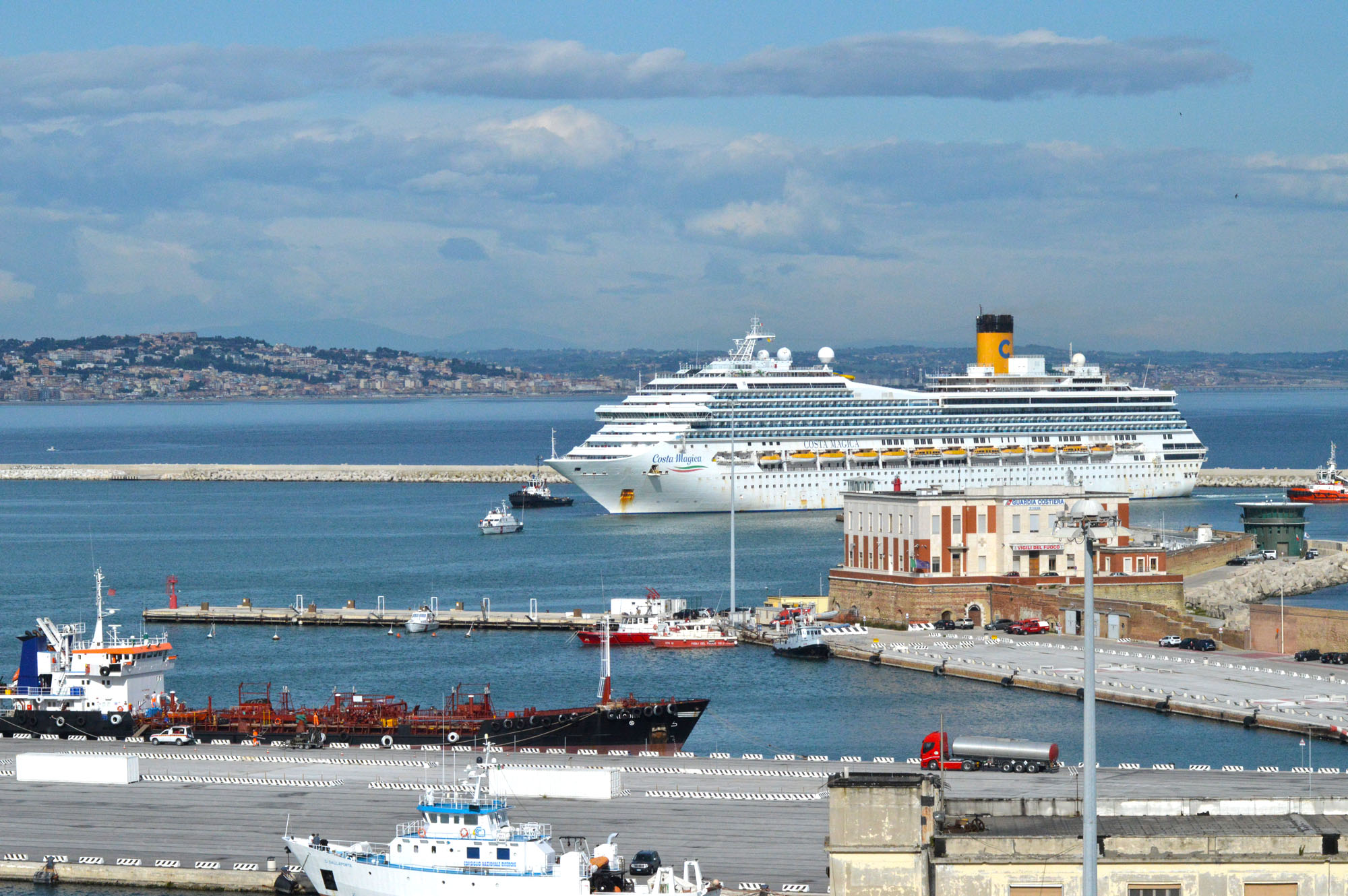 Costa Magica al porto di Ancona, oggi i tamponi all’equipaggio