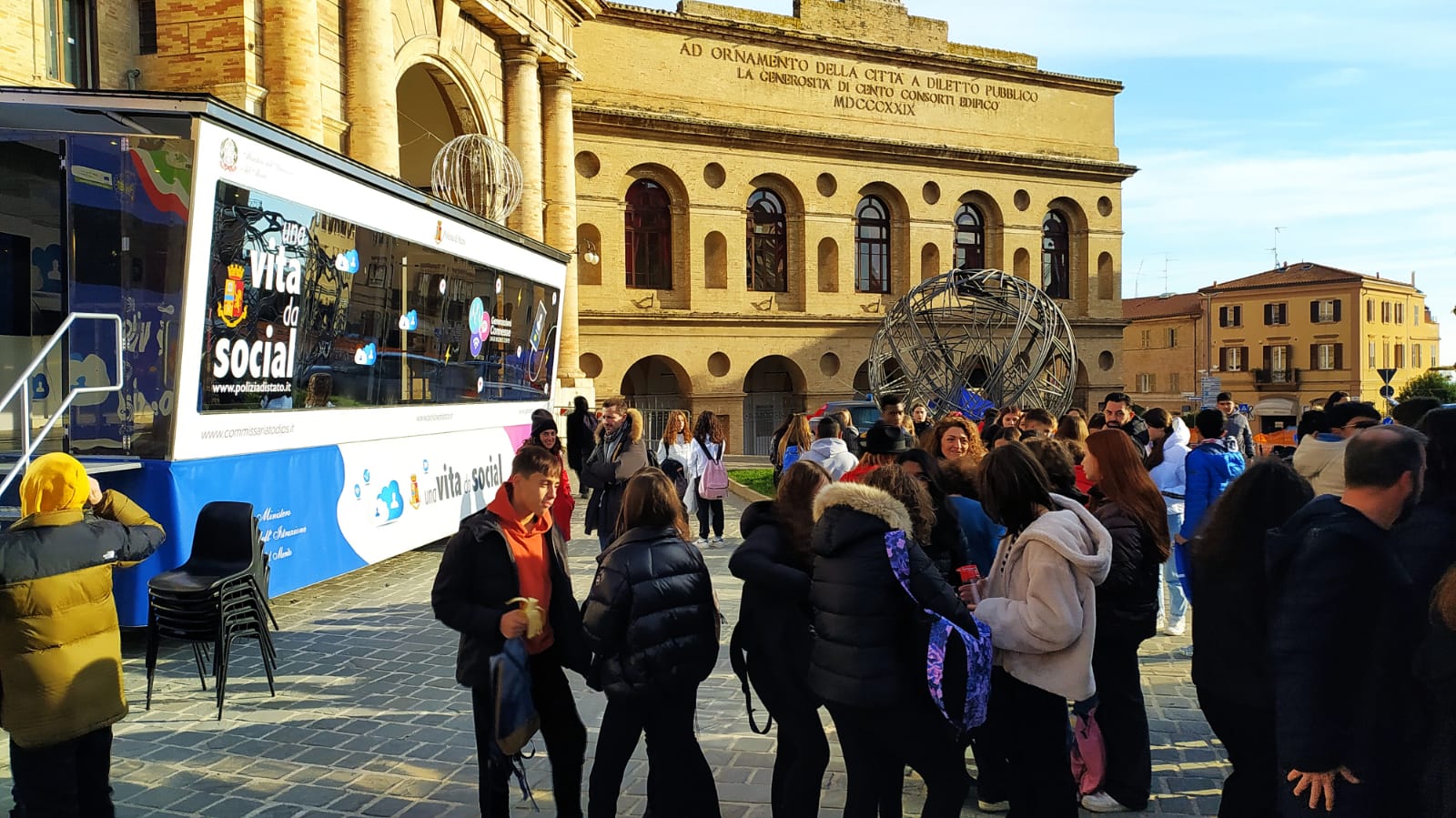 Macerata, Polizia e alunni insieme per l’educazione digitale