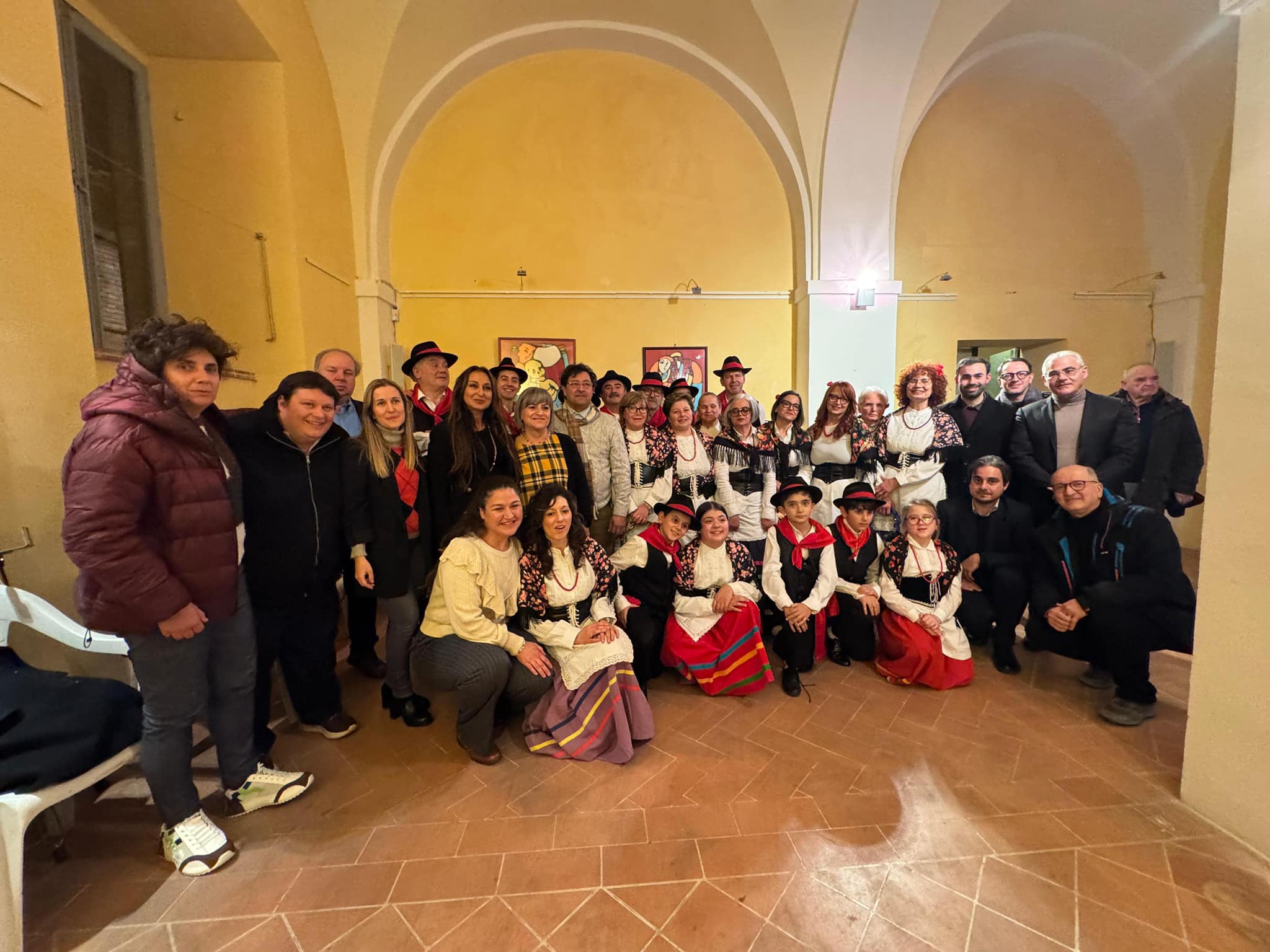 Montecosaro, folk e amicizia con la Familia Marchigiana de Rosario