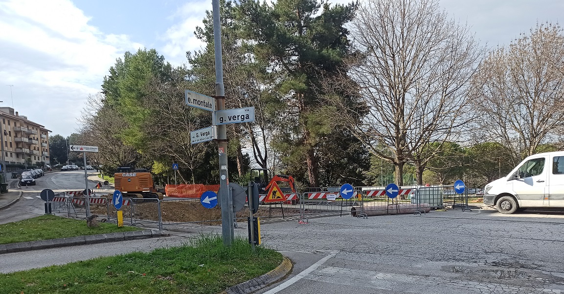 Macerata, in via Verga traffico deviato per lavori dell’APM